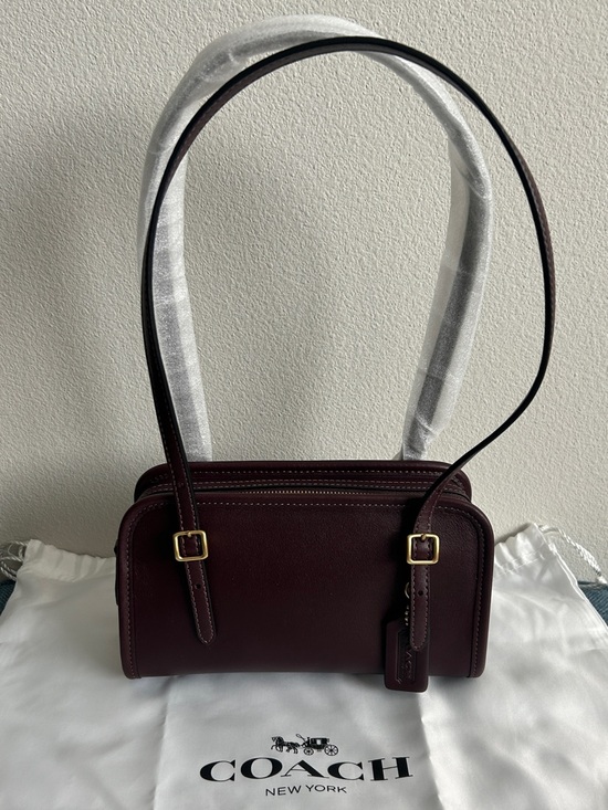 Coach Handbags - NWT Coach Swing Zip 20 in Black Currant